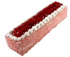 Nemli Yaş Pasta Dokusu 4-6 Kişilik Çilekli Baton